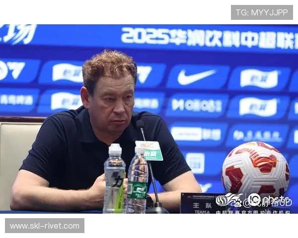 斯卢茨基表示目前积分榜竞争激烈暂不关注排名专注提升球队表现 斯卢茨基表示目前积分榜竞争激烈暂不关注排名专注提升球队表现