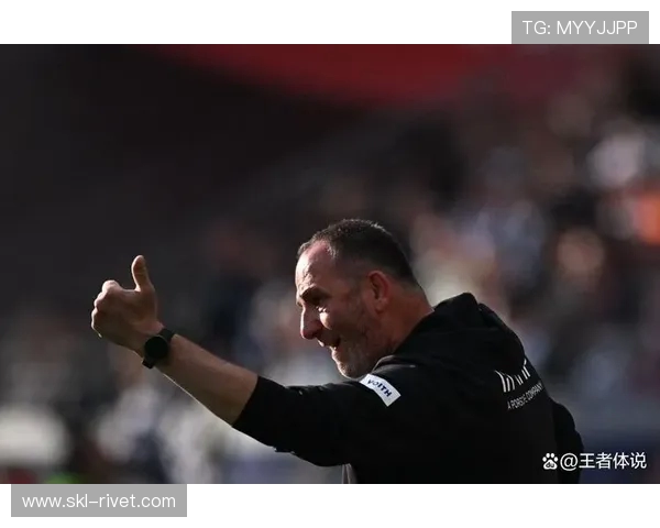 法兰克福主帅：上半场表现尚可 两个定位球失误导致崩盘