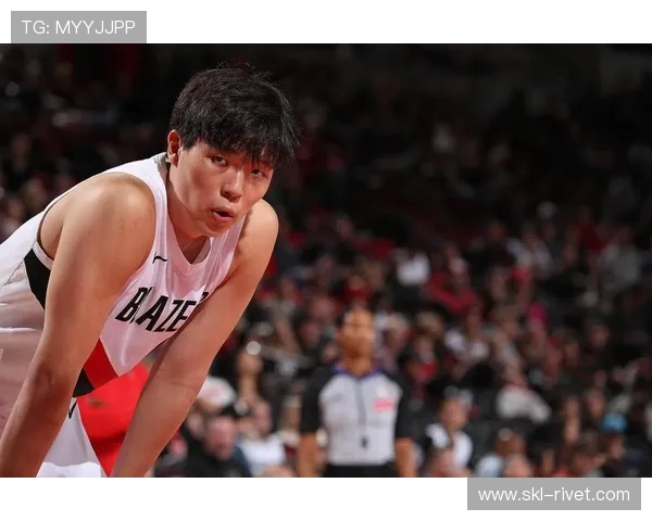 原创完爆克林根+碾压罗威！杨瀚森打成大腿，狂逼开拓者裁掉斯普利特